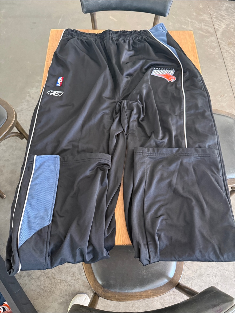 Vintage Reebok Charlotte Bobcats on court tear away NBA Warm-Up pants